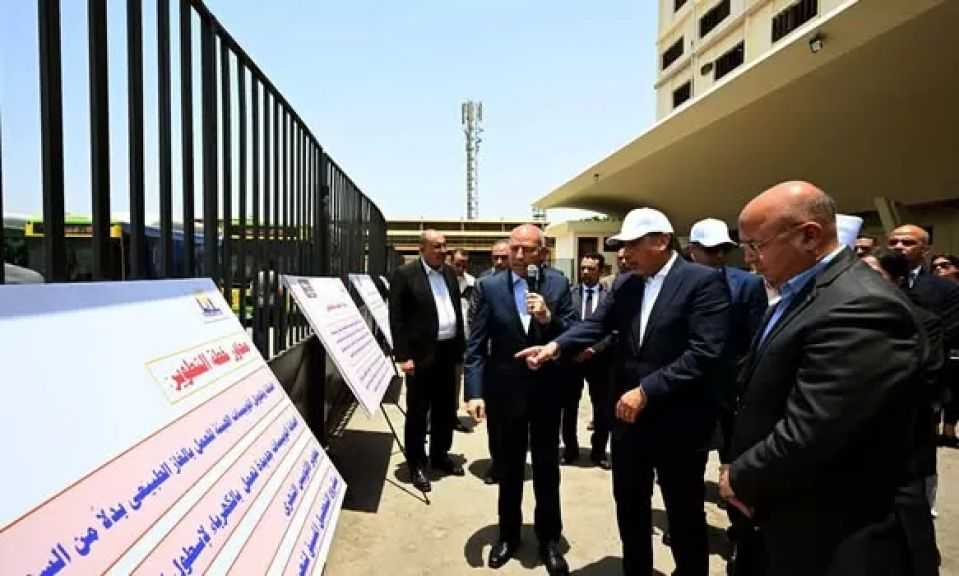 رئيس الوزراء يتفقد ”النقل العام” للتعرف على خطى تنفيذ المنظومة المطورة للنقل العام الجماعي
