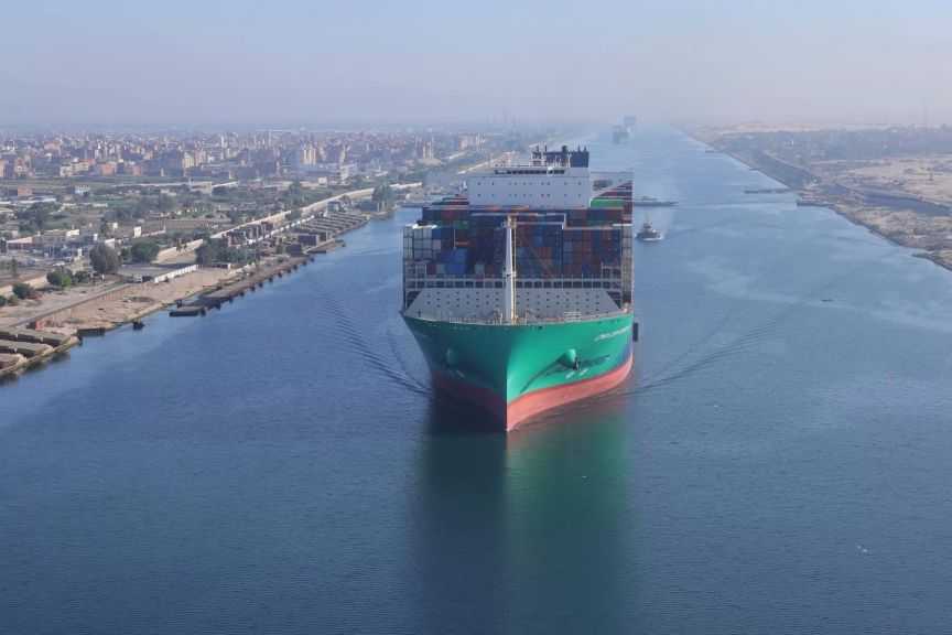 عبور سفينة الحاويات العملاقة CMA CGM VENDOME لأول مرة قناة السويس
