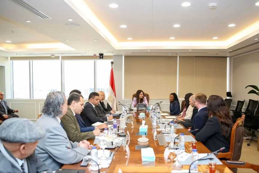 وزيرة الإسكان تبحث مع البنك الدولي آليات التعاون في مشروعات تحلية مياه البحر بمشاركة القطاع الخاص