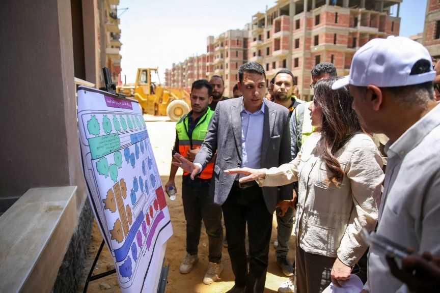 34 عمارة.. وزيرة الإسكان تتفقد مشروع ”ديارنا” بالتجمع الثالث