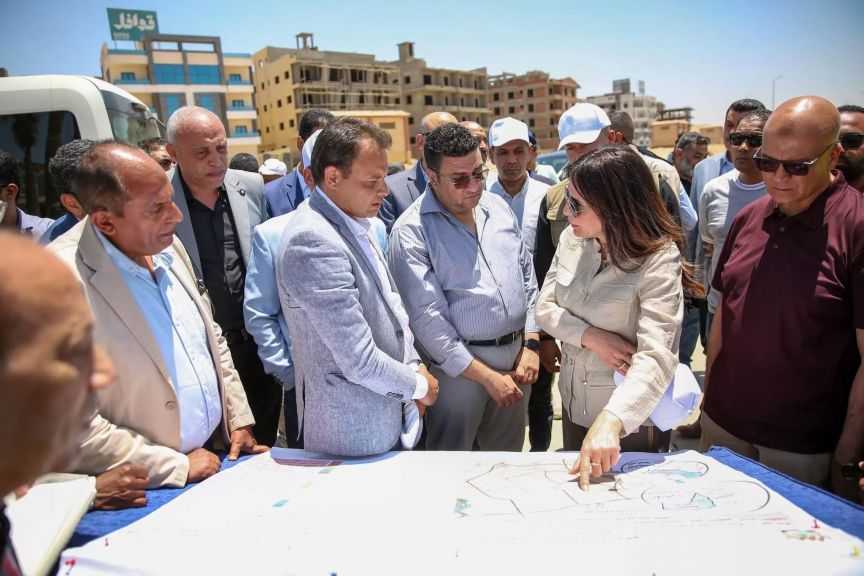 وزيرة الإسكان تتفقد تنفيذ مشروع ”بيت الوطن” بالقاهرة الجديدة