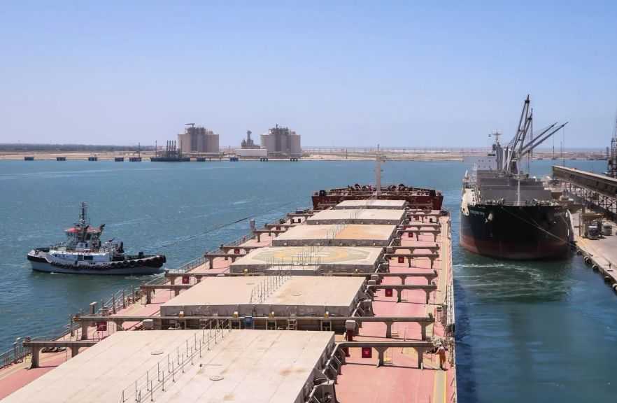 تضم ذرة وزيت وحديد.. ميناء دمياط يستقبل 37261 طنًا من البضائع