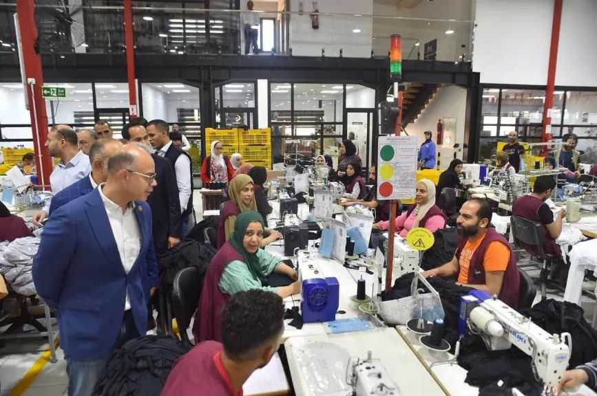 باستثمارات 61.4 مليون دولار.. وزير الاستثمار يتفقد مصنع أليكس أباريز للملابس الجاهزة