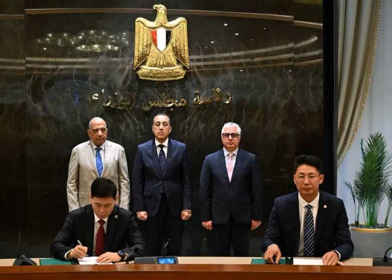باستثمارات 300 مليون دولار.. توقيع عقد مشروع لإنتاج مكونات صناعة إطارات السيارات بـ”تيدا – مصر”