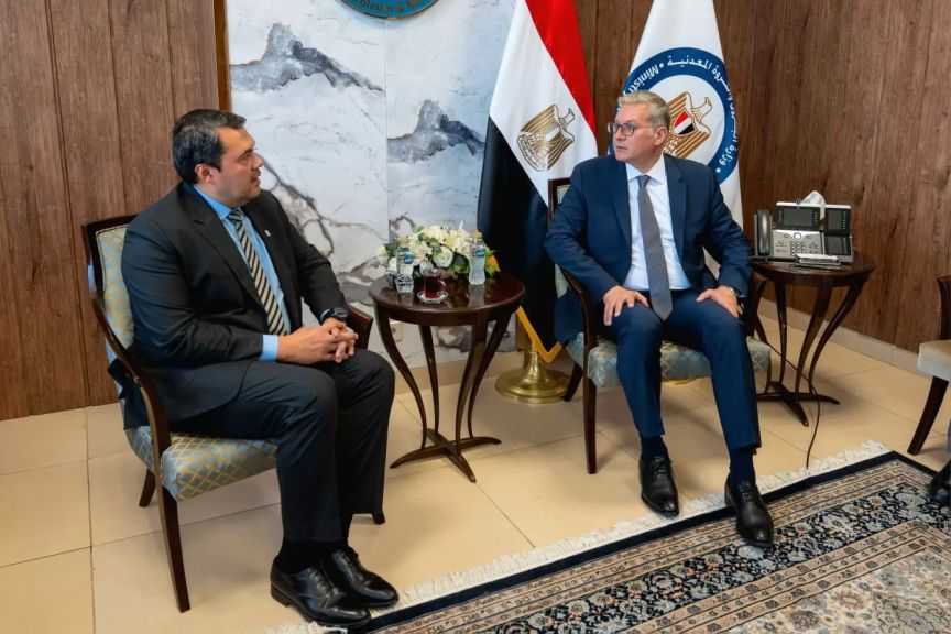 وزير البترول يُناقش مع ”أدنوك” التعاون في تطبيقات الذكاء الاصطناعي والتحول الرقمي بمجالات الطاقة