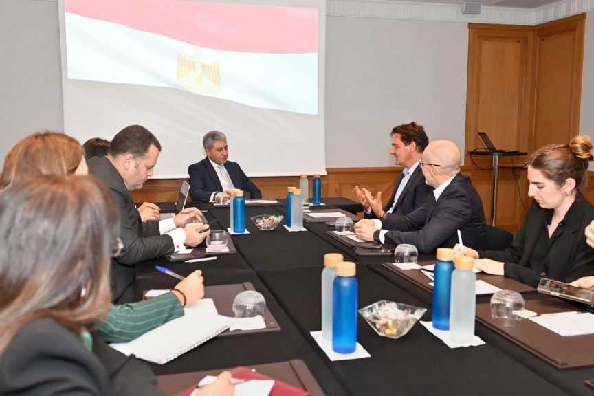 وزير السياحة يبحث زيادة الحركة السياحية الوافدة من فرنسا إلى المقصد السياحي المصري