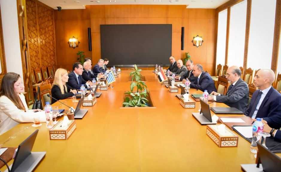 وزير الخارجية يؤكد على أهمية تنفيذ اتفاق العمالة الموسمية الموقع مع اليونان