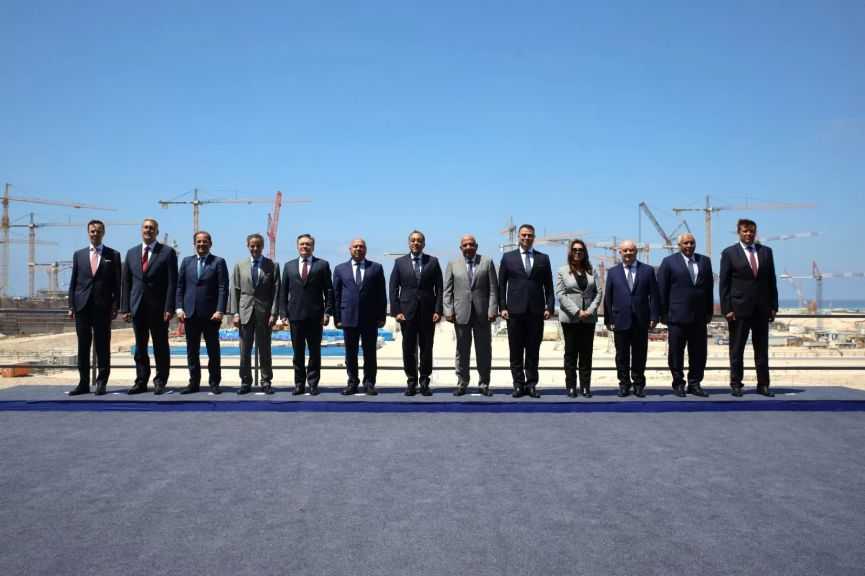 المدير العام روساتوم ورئيس الوزراء يشهدان تركيب وعاء المفاعل الثاني بمحطة الضبعة النووية