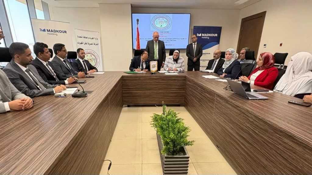 «المصرية لنقل الكهرباء» توقع عقد إنشاء خط جهد 500 كيلوفولت لدعم الشبكة الموحدة