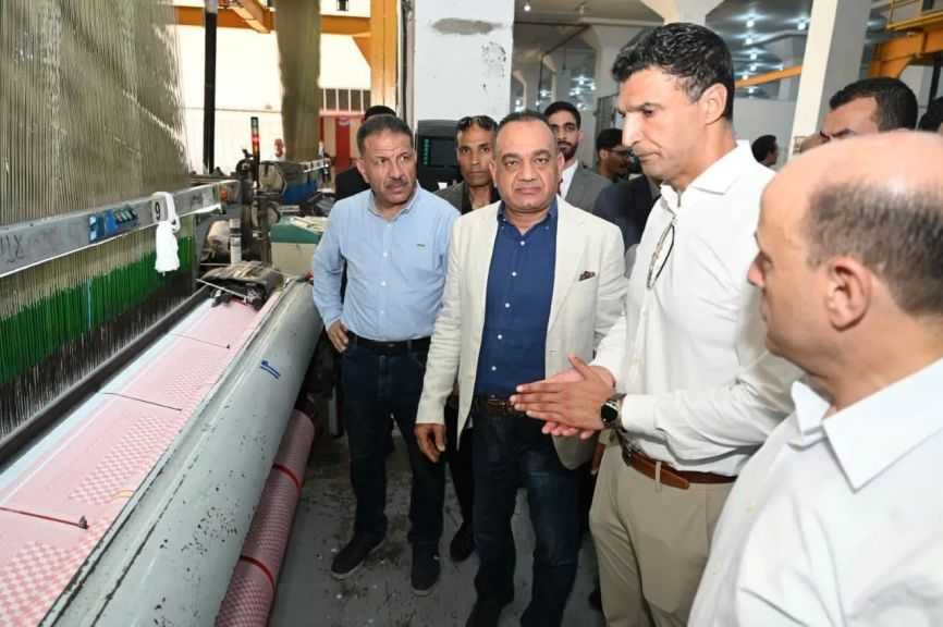 وزير الصناعة يتفقد 3 مصانع متخصصة في الغزل والنسيج والملابس الجاهزة بالمحلة