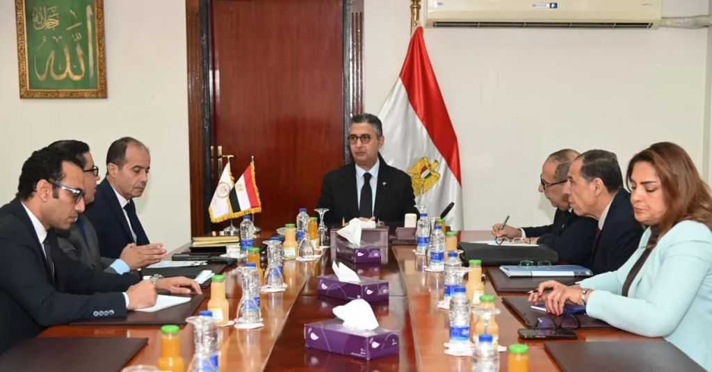 وزير التموين: الدولة مهتمة بتطوير صناعة السكر باعتبارها إحدى الصناعات الغذائية الاستراتيجية