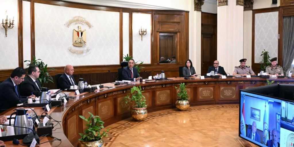 رئيس الوزراء يُتابع مستجدات الموقف التنفيذي لمشروع تنمية مدينة ”رأس الحكمة”