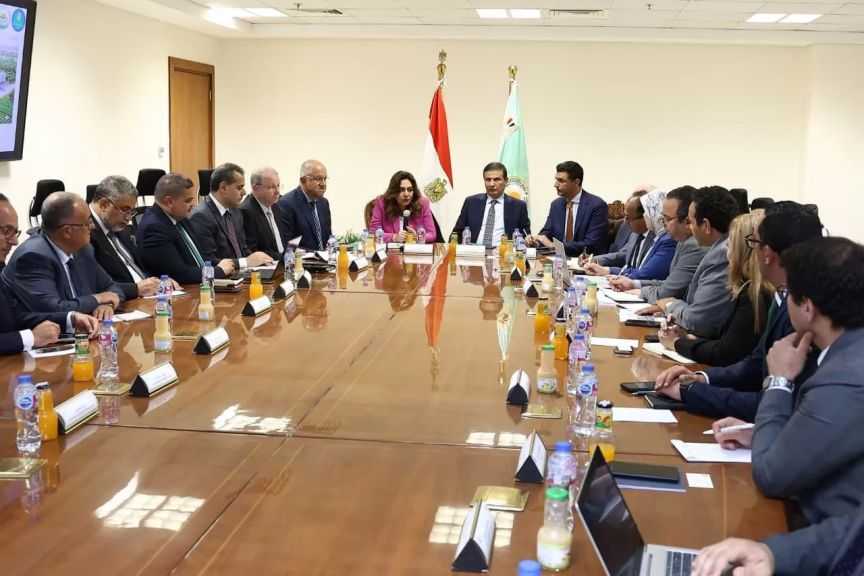 وزراء الزراعة والصناعة والتنمية المحلية يُناقشون الخطوات التنفيذية لمبادرة ”القرية المنتجة”