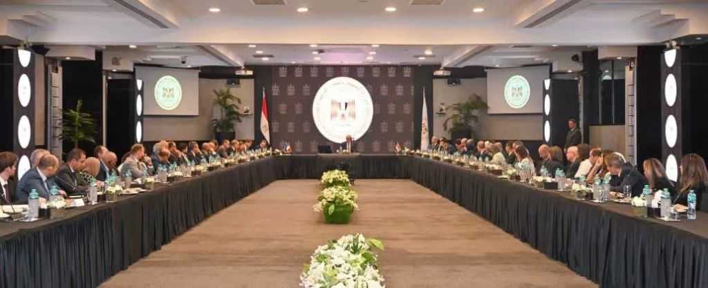 وزير الاستثمار يُناقش مع رؤساء 22 شركة فرنسية تعمل في مصر خطط الاستثمارات الجديدة