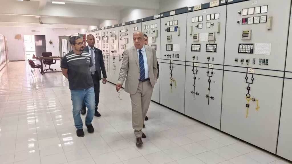 فى زيارة ميدانية مفاجئة.. وزير الكهرباء يتفقد محطة محولات القاهرة الجديدة