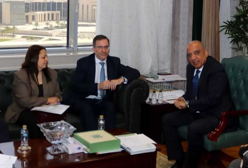 وزير الكهرباء يستقبل السفير البريطاني لبحث تعزيز الشراكة بمجالات تحديث الشبكات وأنظمة تخزين الطاقة