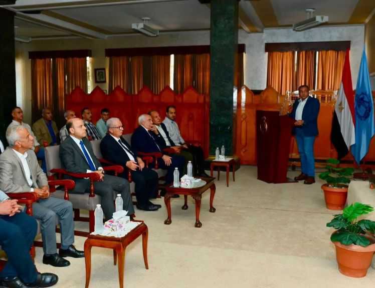 نائب رئيس الوزراء يطلع على الموقف التنفيذي لمشروع تطوير صناعة الغزل والنسيج