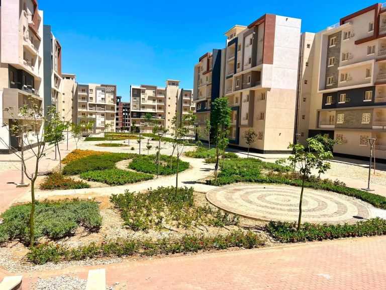 وزيرة الإسكان تتابع تنفيذ الوحدات السكنية وعددًا من المشروعات بمدينتي حدائق أكتوبر و6 أكتوبر الجديدة