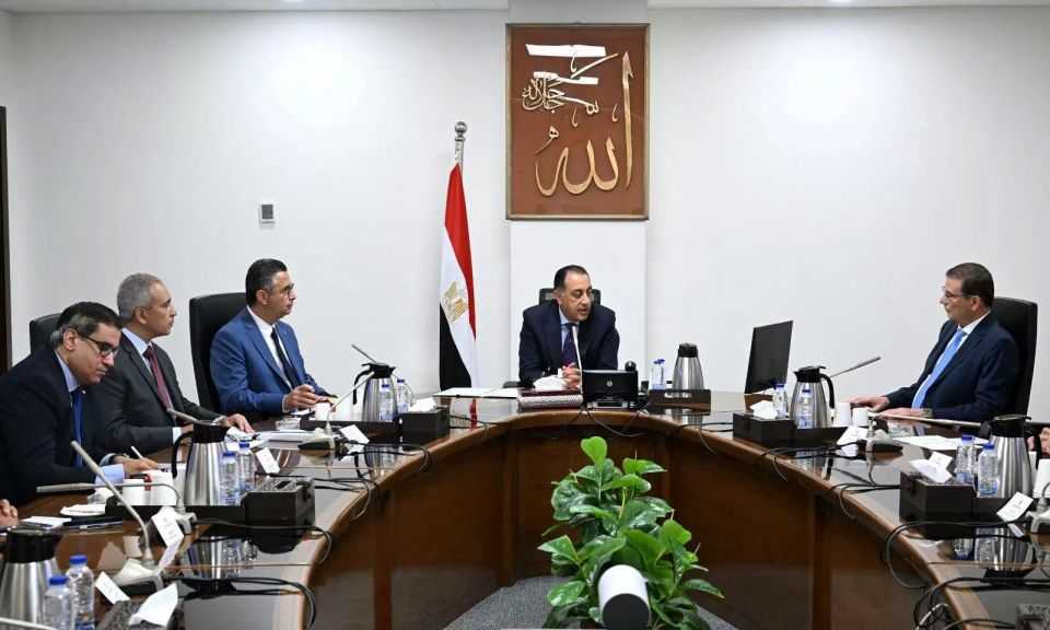 رئيس الوزراء يُتابع جهود زيادة حجم المخزون الاستراتيجي من السلع الأساسية
