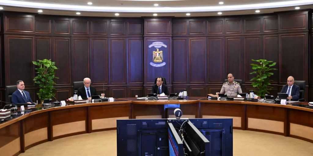 مجلس الوزراء: تخصيص أراضي لإقامة أنشطة صناعية وتجارية ومحطات تحلية لمياه البحر