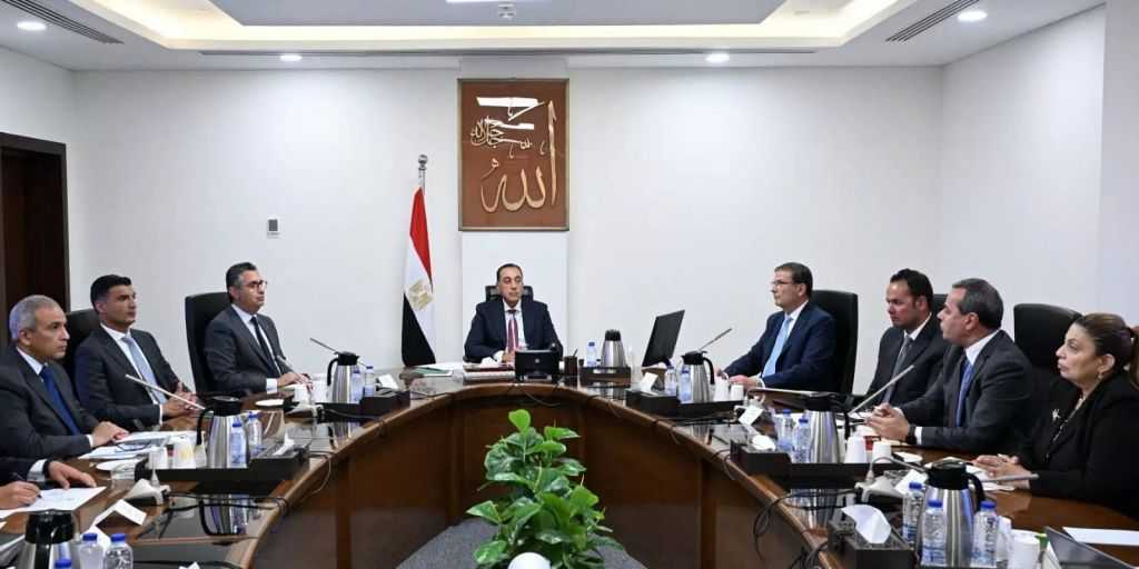 رئيس الوزراء يُكلف وزير الصناعة بالإشراف على تنفيذ مبادرة ”القرية المنتجة” وإعداد خطة تتضمن برامج زمنية وأليات واضحة