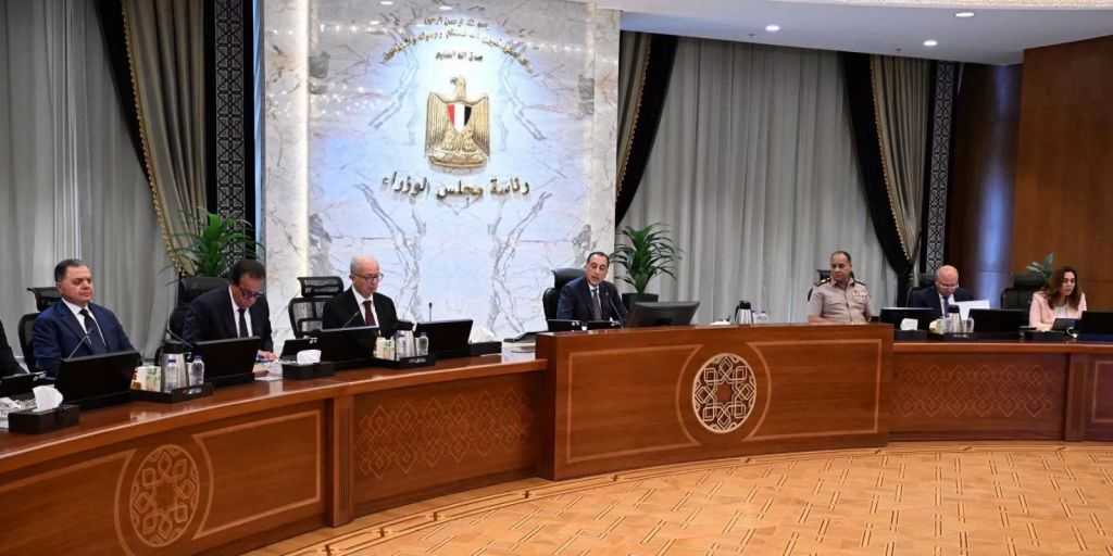 مجلس الوزراء يمد نظام العمل عن بعد يوم الأحد أسبوعيًا خلال شهر سبتمبر