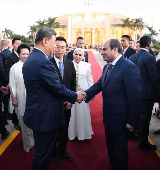 الرئيس السيسي يودع نظيره الصيني في مطار القاهرة الدولي