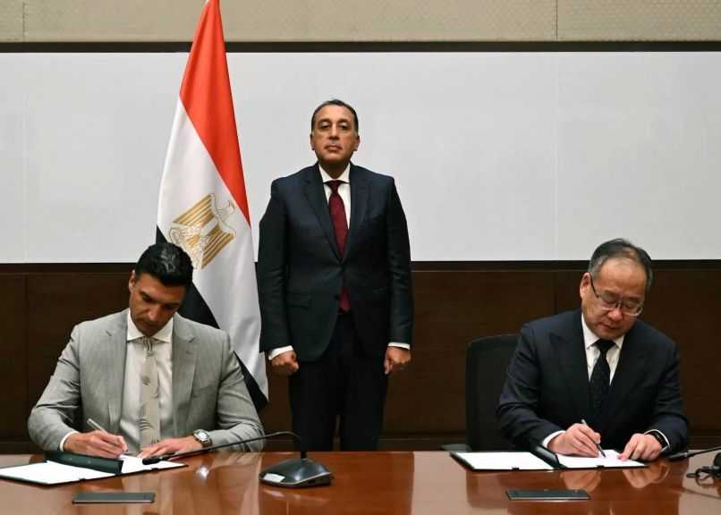 وزير الصناعة يُوقع مذكرة تفاهم مع ”لينج لونج” الصينية لإنشاء مجمع لإنتاج إطارات السيارات والأتوبيسات
