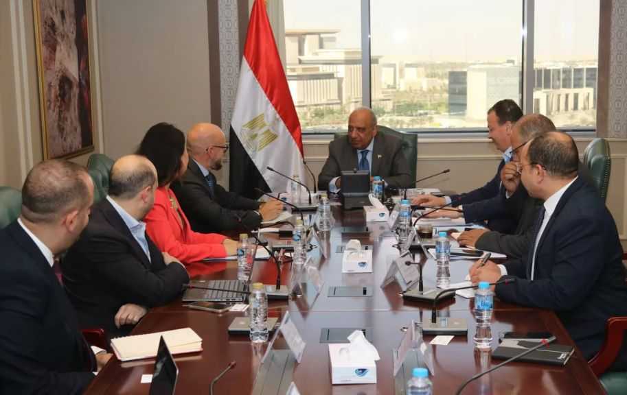 وزير الكهرباء يبحث مع وفد البنك الآسيوى للاستثمار في البنية التحتية ”AIIB” سبل دعم وتعزيز التعاون