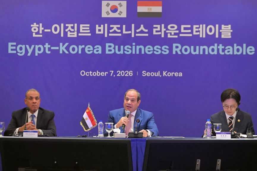 الرئيس السيسي يعقد مائدة مستديرة مع رؤساء 23 شركة كورية.. ويستعرض جهود الدولة لتحسين بيئة الاستثمار