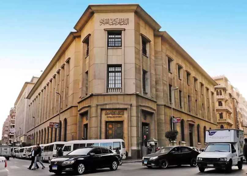10 مؤسسات مالية وبنوك تتوقع إبقاء البنك المركزي أسعار الفائدة دون تغيير