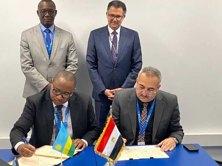 «الرقابة النووية والإشعاعية» وهيئة تنظيم المرافق الرواندية توقعان مذكرة تفاهم لتعزيز التعاون