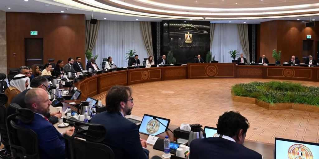 رئيس الوزراء يعقد مائدة مستديرة حول التعدين في مصر.. ويؤكد: مستعدون لتقديم مختلف الحوافز والتيسيرات