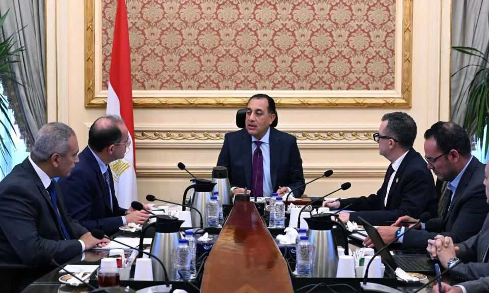 رئيس الوزراء يُناقش محاور الشق الاقتصادي المقرر عرضها خلال ”منتدى مصر 2026”