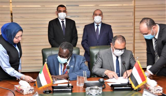 جانب من توقيع مذكرة التفاهم