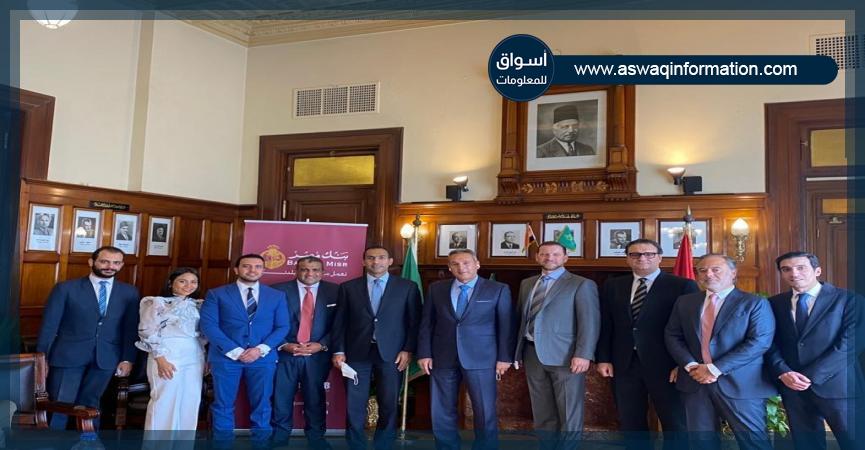 خلال التوقيع على العقود