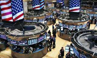 داو جونز يقفز بأكثر من 550 نقطة بدعم من سهم أبل