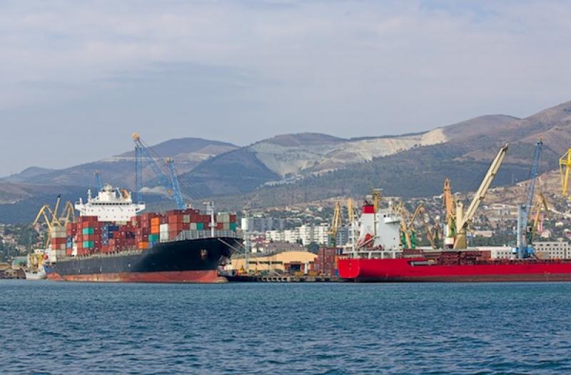 ميناء نوفوروسيسك الروسي يستأنف حركة السفن