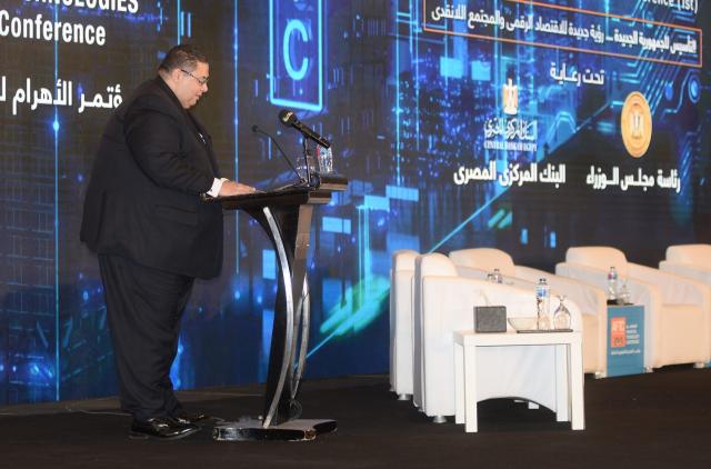 المهندس أيمن حسين وكيل أول محافظ البنك المركزي لقطاع تكنولوجيا المعلومات