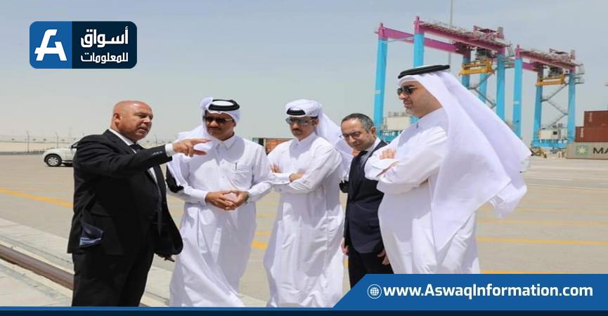 الفريق كامل الوزير في ميناء حمد بقطر 