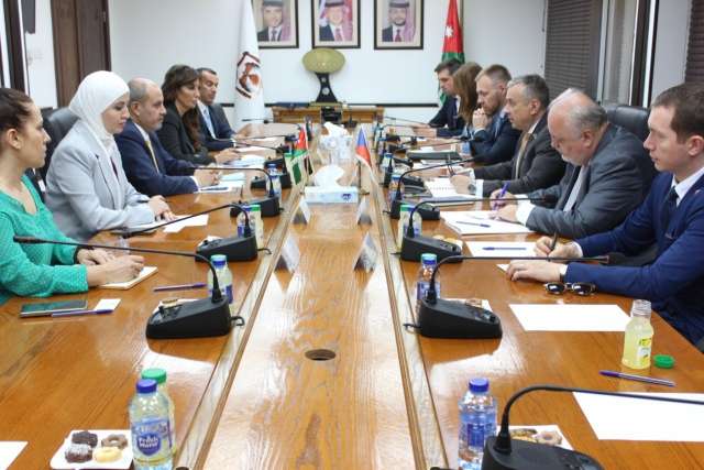 وزير الصناعة الأردني يبحث مع نظيره التشيكي التعاون الاقتصادي