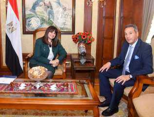 مباحثات بين وزيرة الهجرة ورئيس بنك مصر لتقديم الخدمات المصرفية للمصريين بالخارج