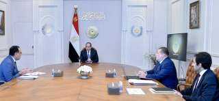 السيسي يوجه الحكومة والبنك المركزي ببلورة مبادرات جديدة لجذب الاستثمارات الخارجية لمصر