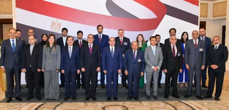 جانب من لقاء الرئيس السيسي بأعضاء رابطة رجال الأعمال القطريين