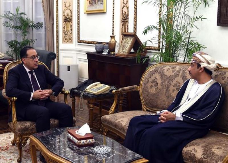 جانب من لقاء رئيس الوزراء بالسفير العماني 