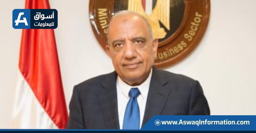 محمود عصمت وزير قطاع الأعمال العام 