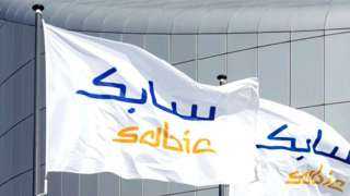 سابك السعودية تسجل خسارة مفاجئة أخرى في الربع الثاني