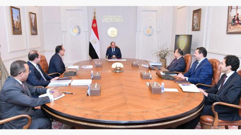 الرئيس عبد الفتاح السيسي يتابع مؤشرات الأداء المالي ونشاط قطاعي الجمارك والضرائب لوزارة المالية 