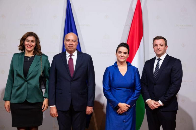 لقاء رئيسة المجر والسفير المصري