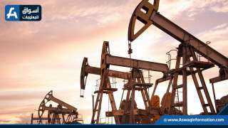 النفط يسجل خسائر أسبوعية طفيفة وسط احتمالات قوة الإمدادات الروسية